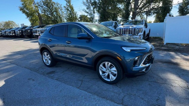 Buick Encore GX Vehicle Full-screen Gallery Image 03