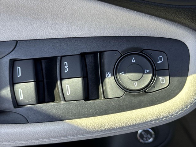 Buick Encore GX Vehicle Full-screen Gallery Image 13