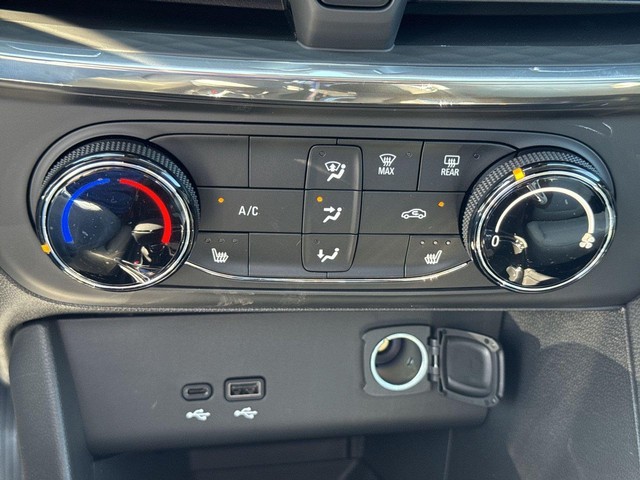 Buick Encore GX Vehicle Full-screen Gallery Image 18