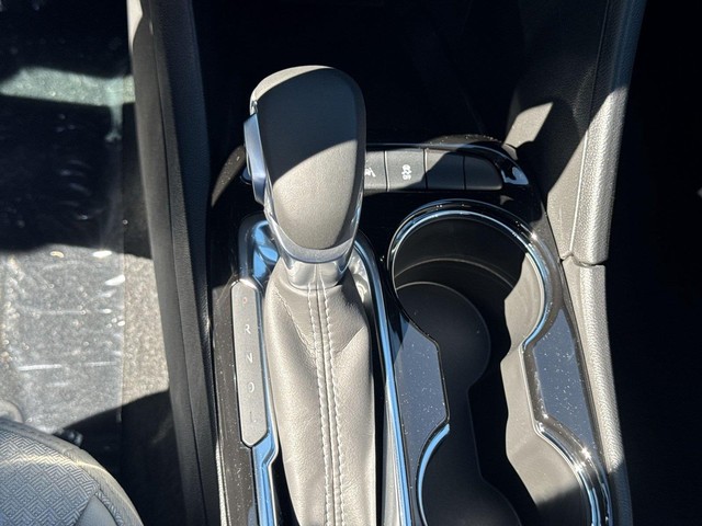 Buick Encore GX Vehicle Full-screen Gallery Image 19