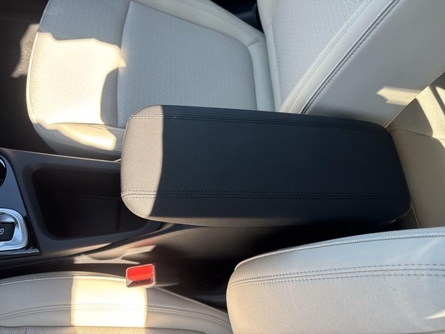 Buick Encore GX Vehicle Full-screen Gallery Image 20