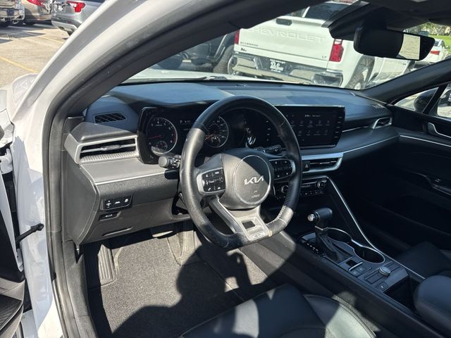 Kia K5 Vehicle Full-screen Gallery Image 13