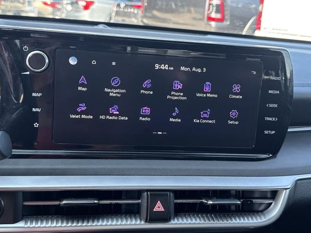 Kia K5 Vehicle Full-screen Gallery Image 17