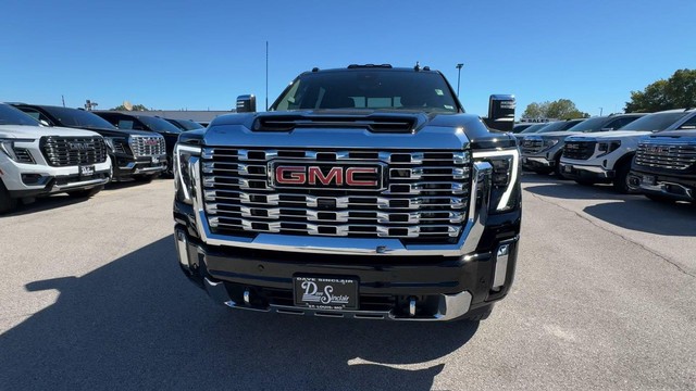 GMC Sierra 3500HD Vehicle Full-screen Gallery Image 05