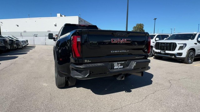 GMC Sierra 3500HD Vehicle Full-screen Gallery Image 10