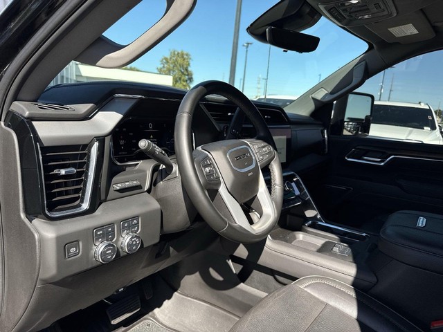 GMC Sierra 3500HD Vehicle Full-screen Gallery Image 13