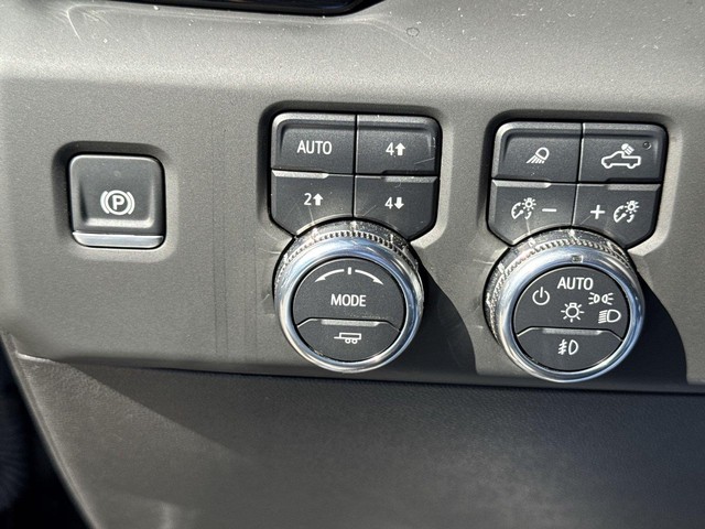 GMC Sierra 3500HD Vehicle Full-screen Gallery Image 21