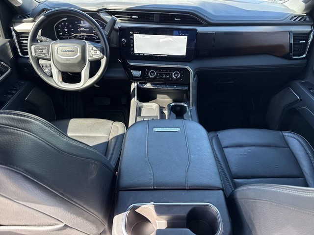 GMC Sierra 3500HD Vehicle Full-screen Gallery Image 24