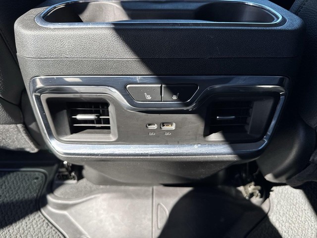 GMC Sierra 3500HD Vehicle Full-screen Gallery Image 25