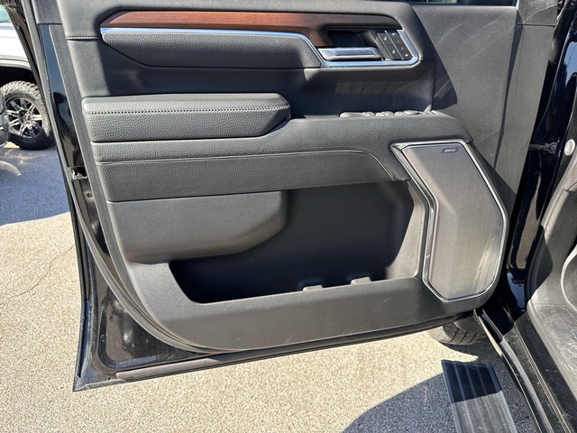 GMC Sierra 3500HD Vehicle Full-screen Gallery Image 26