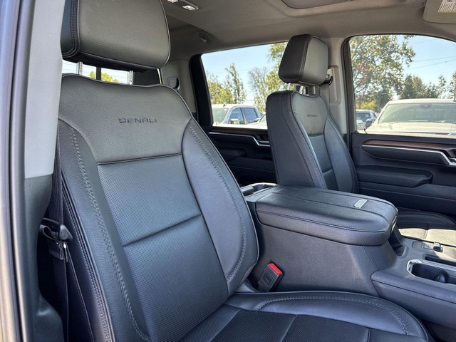 GMC Sierra 3500HD Vehicle Full-screen Gallery Image 32