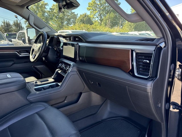 GMC Sierra 3500HD Vehicle Full-screen Gallery Image 33