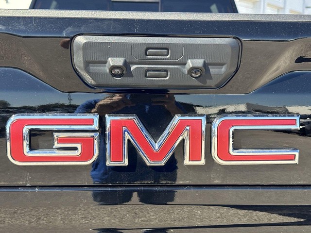 GMC Sierra 3500HD Vehicle Full-screen Gallery Image 35