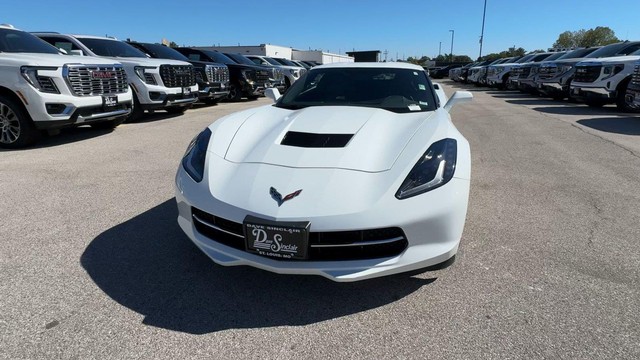Chevrolet Corvette Vehicle Full-screen Gallery Image 05