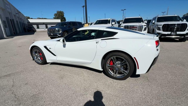 Chevrolet Corvette Vehicle Full-screen Gallery Image 09