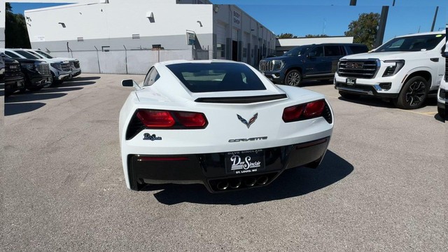 Chevrolet Corvette Vehicle Full-screen Gallery Image 10