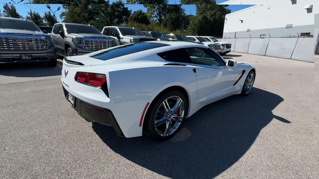 Chevrolet Corvette Vehicle Full-screen Gallery Image 11