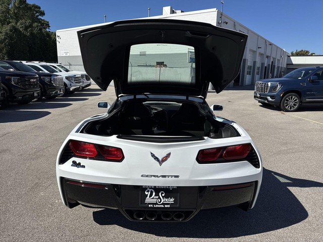 Chevrolet Corvette Vehicle Full-screen Gallery Image 27