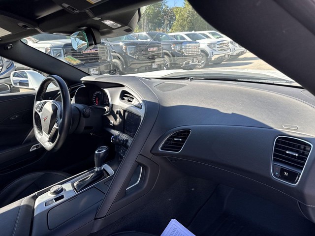 Chevrolet Corvette Vehicle Full-screen Gallery Image 30