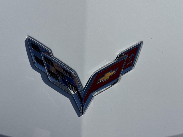 Chevrolet Corvette Vehicle Full-screen Gallery Image 32