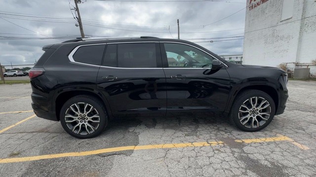 GMC Acadia Vehicle Full-screen Gallery Image 02