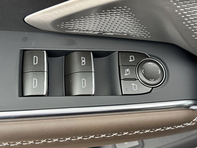 GMC Acadia Vehicle Full-screen Gallery Image 13