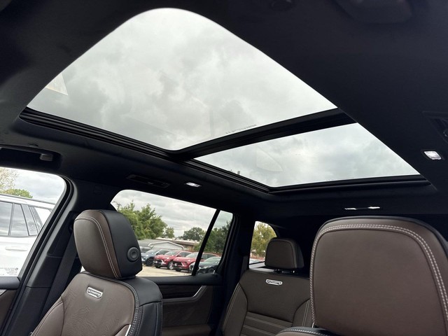 GMC Acadia Vehicle Full-screen Gallery Image 22