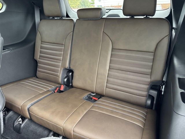 GMC Acadia Vehicle Full-screen Gallery Image 24
