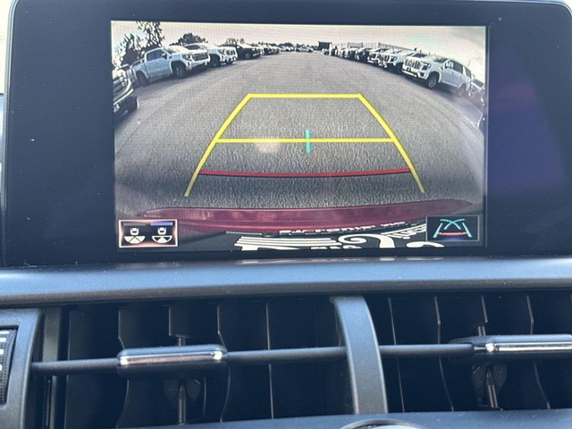 Lexus NX Vehicle Full-screen Gallery Image 18