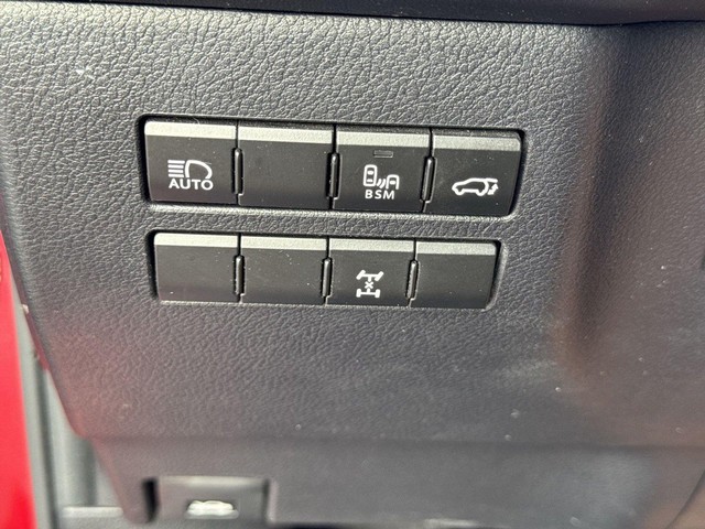 Lexus NX Vehicle Full-screen Gallery Image 21
