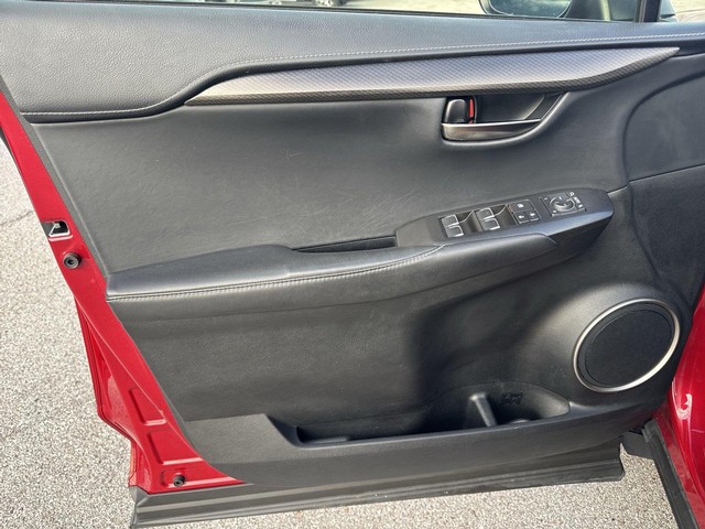 Lexus NX Vehicle Full-screen Gallery Image 26