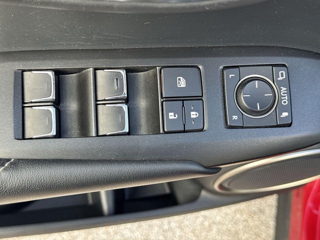 Lexus NX Vehicle Full-screen Gallery Image 27