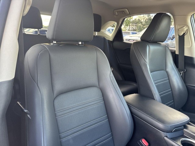 Lexus NX Vehicle Full-screen Gallery Image 31