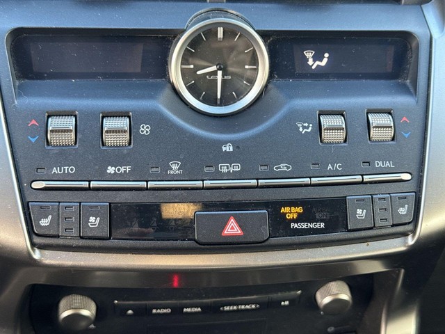 Lexus NX Vehicle Full-screen Gallery Image 38