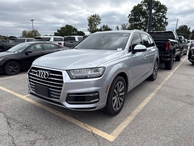 Audi Q7 Vehicle Full-screen Gallery Image 02