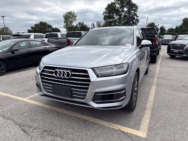 Audi Q7 Vehicle Full-screen Gallery Image 03