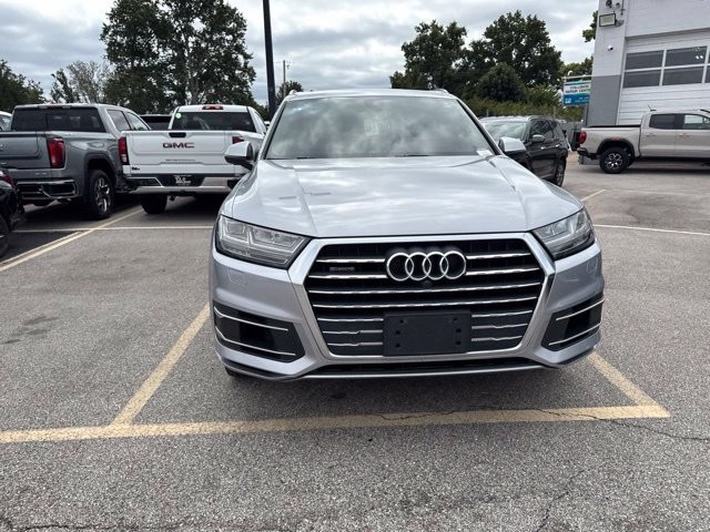 Audi Q7 Vehicle Full-screen Gallery Image 04