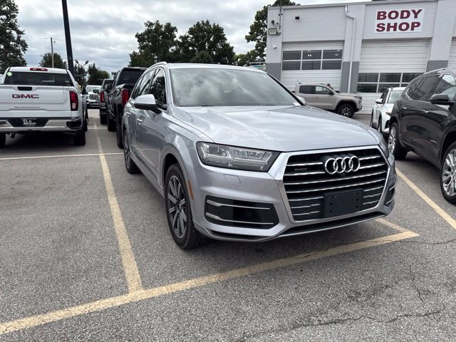 Audi Q7 Vehicle Full-screen Gallery Image 05