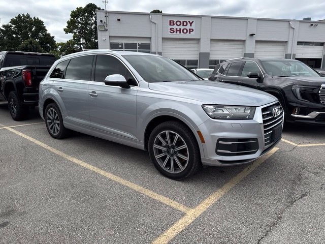 Audi Q7 Vehicle Full-screen Gallery Image 06