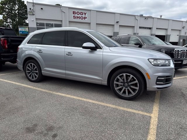 Audi Q7 Vehicle Full-screen Gallery Image 07