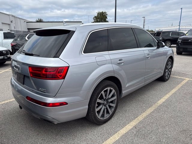 Audi Q7 Vehicle Full-screen Gallery Image 12