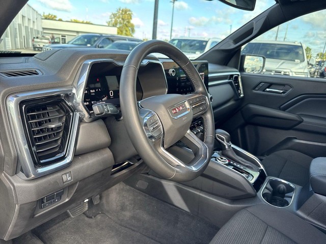 GMC Canyon Vehicle Full-screen Gallery Image 13