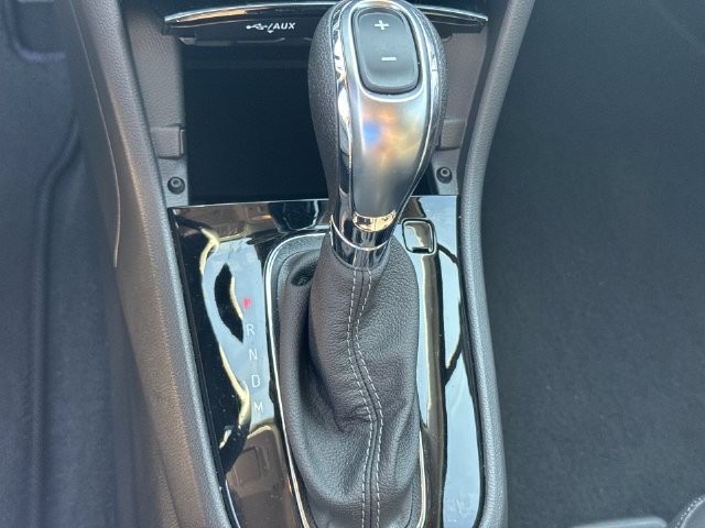 Buick Encore Vehicle Full-screen Gallery Image 19