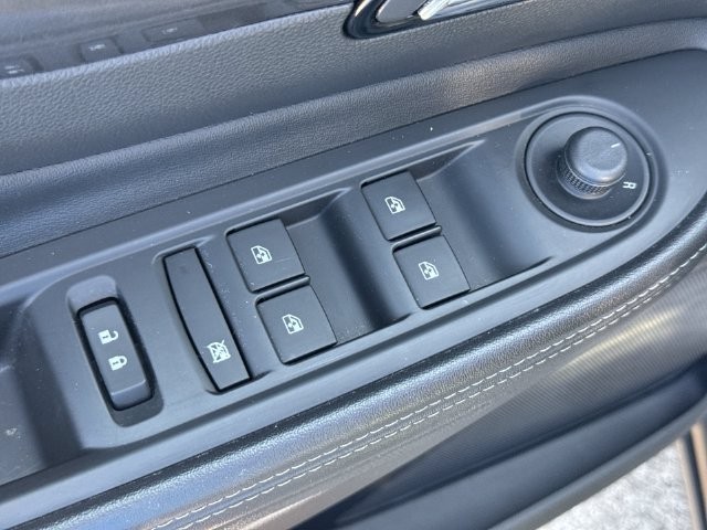 Buick Encore Vehicle Full-screen Gallery Image 26
