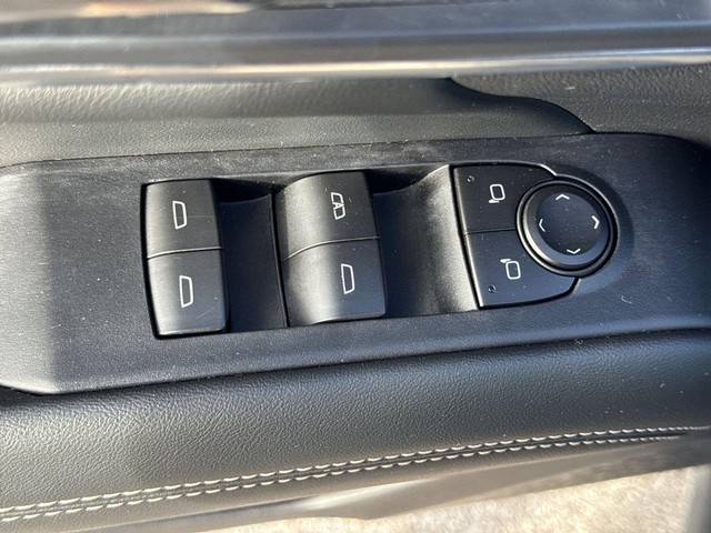 GMC Terrain Vehicle Full-screen Gallery Image 27