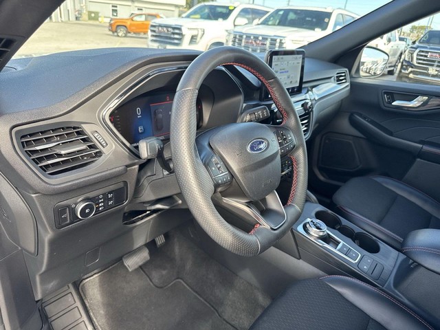 Ford Escape Vehicle Full-screen Gallery Image 13