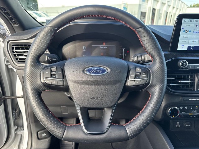 Ford Escape Vehicle Full-screen Gallery Image 14