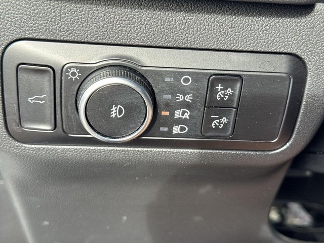 Ford Escape Vehicle Full-screen Gallery Image 21