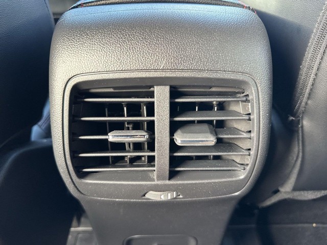 Ford Escape Vehicle Full-screen Gallery Image 24