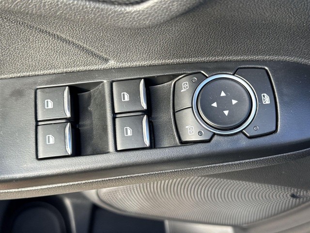 Ford Escape Vehicle Full-screen Gallery Image 26